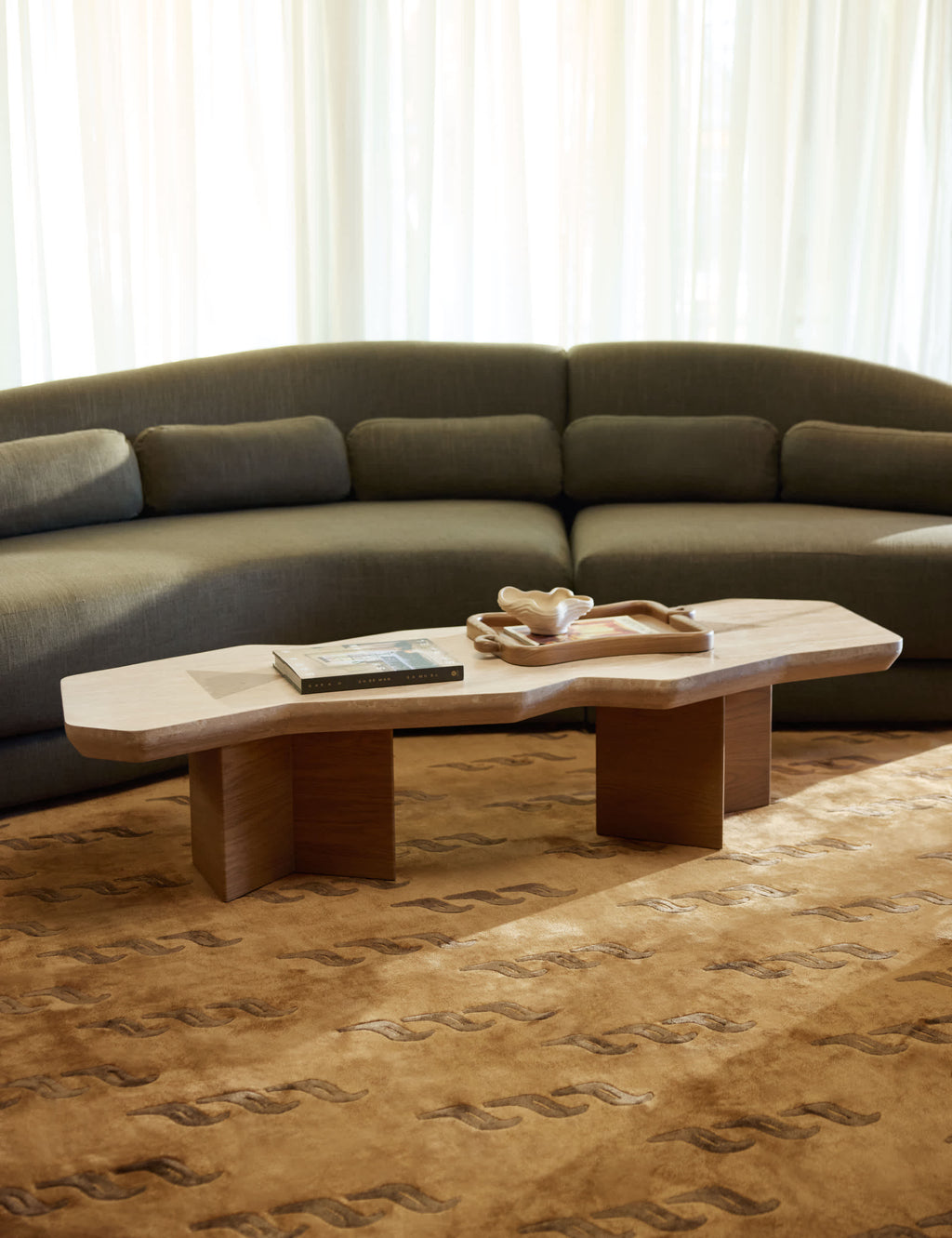 Table basse Kanto par Sarah Sherman Samuel