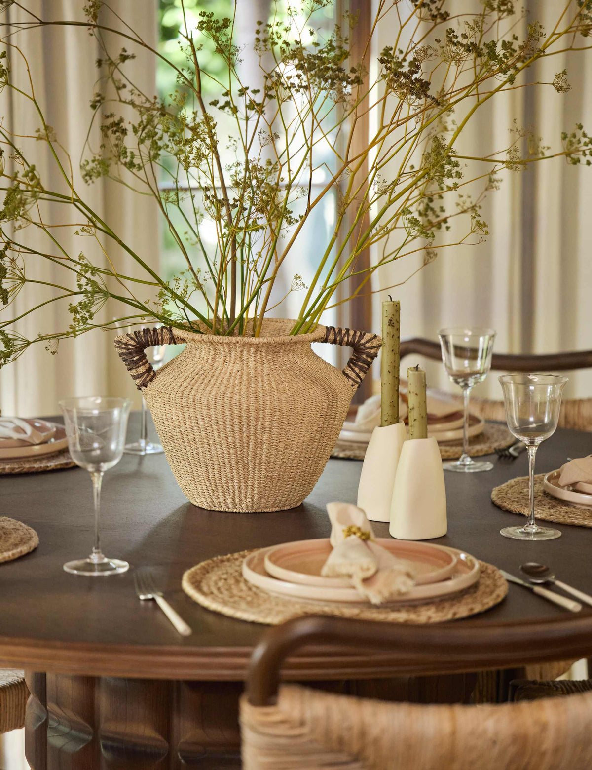 Panier décoratif tressé Aurea par Élan Byrd