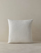 Coussin en lin à texture tissée Argil par Élan Byrd