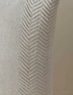 Coussin en lin à texture tissée Argil par Élan Byrd