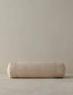 Coussin en lin à texture tissée Argil par Élan Byrd