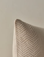 Coussin en lin à texture tissée Argil par Élan Byrd