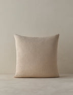 Coussin en lin à texture tissée Argil par Élan Byrd