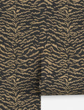 Papier peint Tigress de Scalamandré, bronze sur fond noir – échantillon